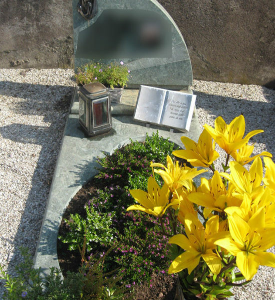 Arte funeraria in pietre naturali in Valsugana