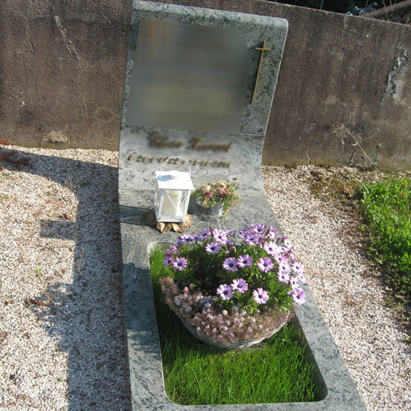 Arte funeraria in pietre naturali in Valsugana