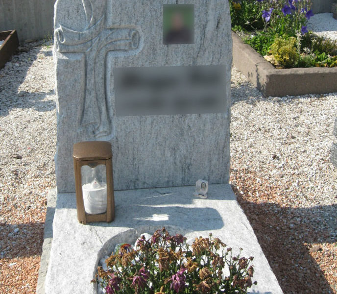 Arte funeraria in pietre naturali in Valsugana